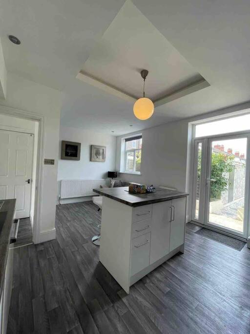 2 Bed Sleeps 6 Beach Retreat St Annes On Sea Villa Lytham St Annes Dış mekan fotoğraf
